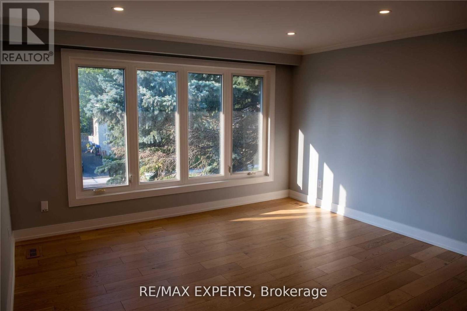 Upper - 333 Rimilton Avenue, Toronto (Alderwood), Ontario  M8W 2E5 - Photo 2 - W13416256
