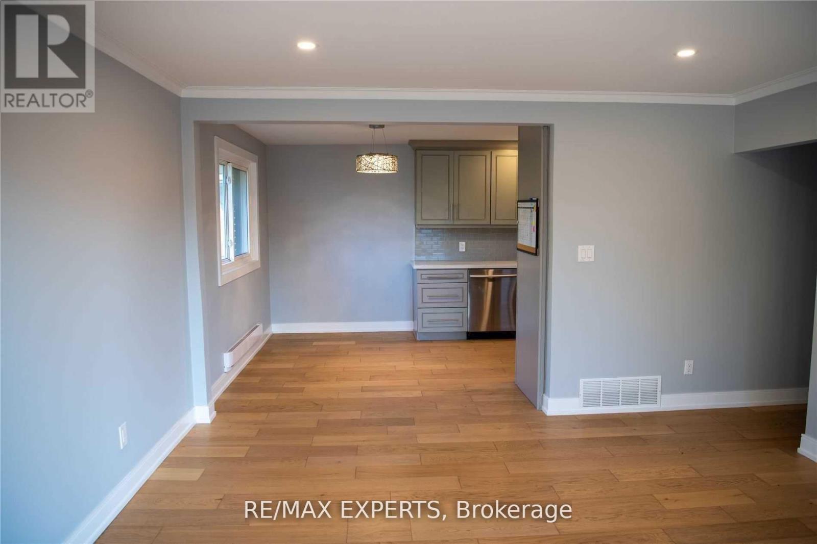 Upper - 333 Rimilton Avenue, Toronto (Alderwood), Ontario  M8W 2E5 - Photo 6 - W13416256