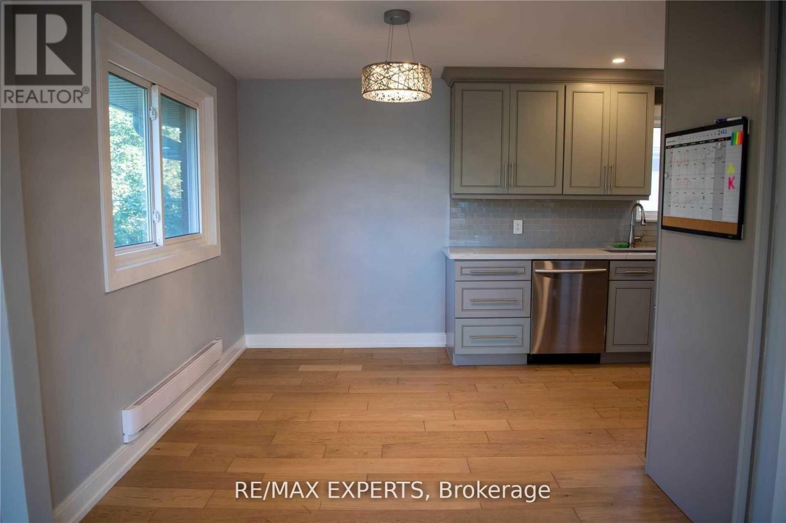 Upper - 333 Rimilton Avenue, Toronto (Alderwood), Ontario  M8W 2E5 - Photo 7 - W13416256