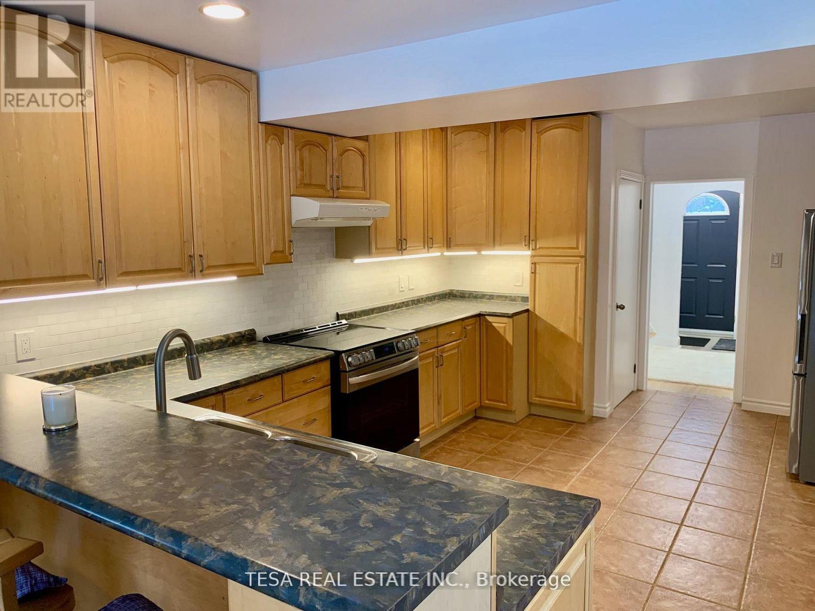 15 Downing Street, Toronto, Ontario  M9B 1E9 - Photo 13 - W13416260