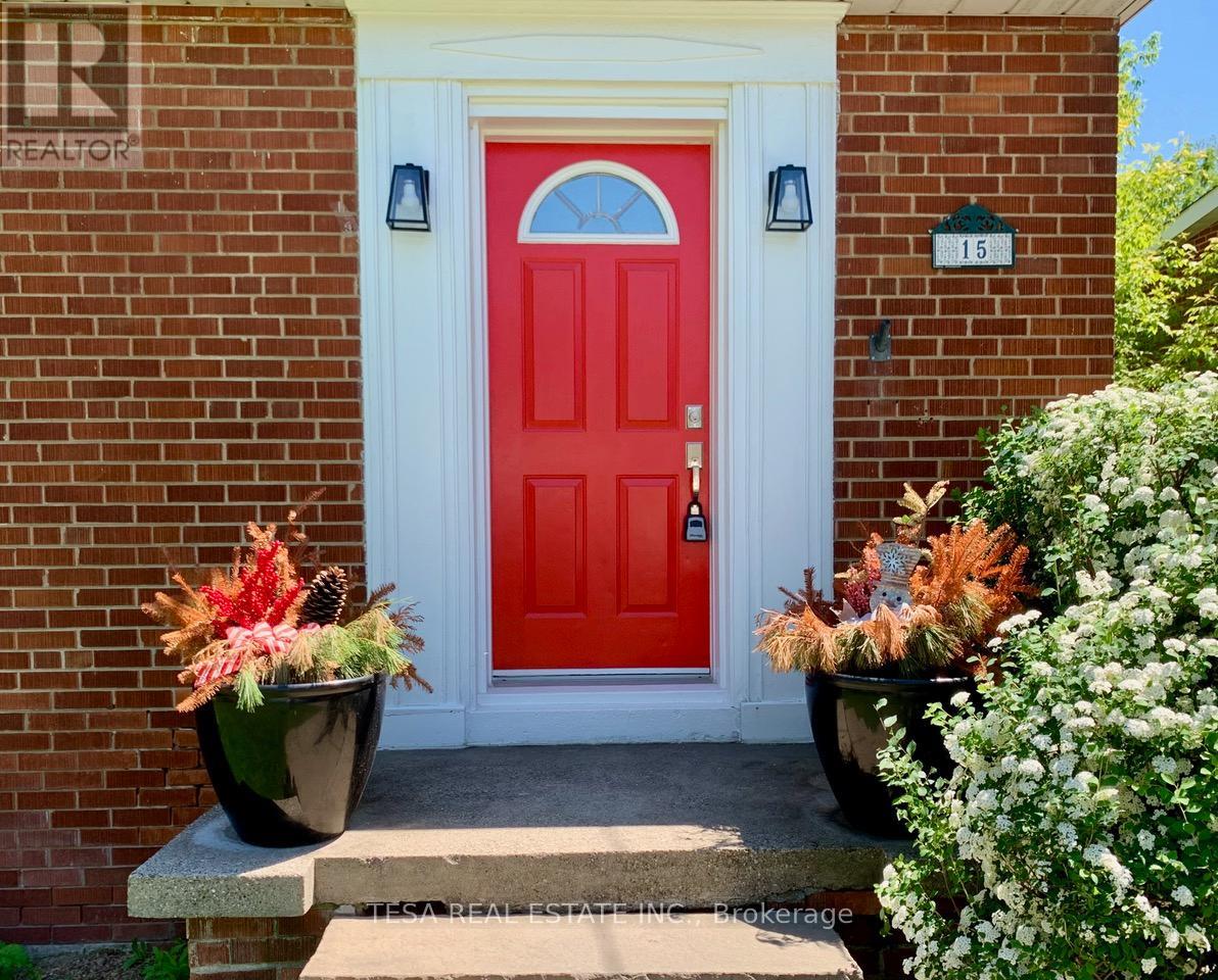 15 Downing Street, Toronto, Ontario  M9B 1E9 - Photo 2 - W13416260