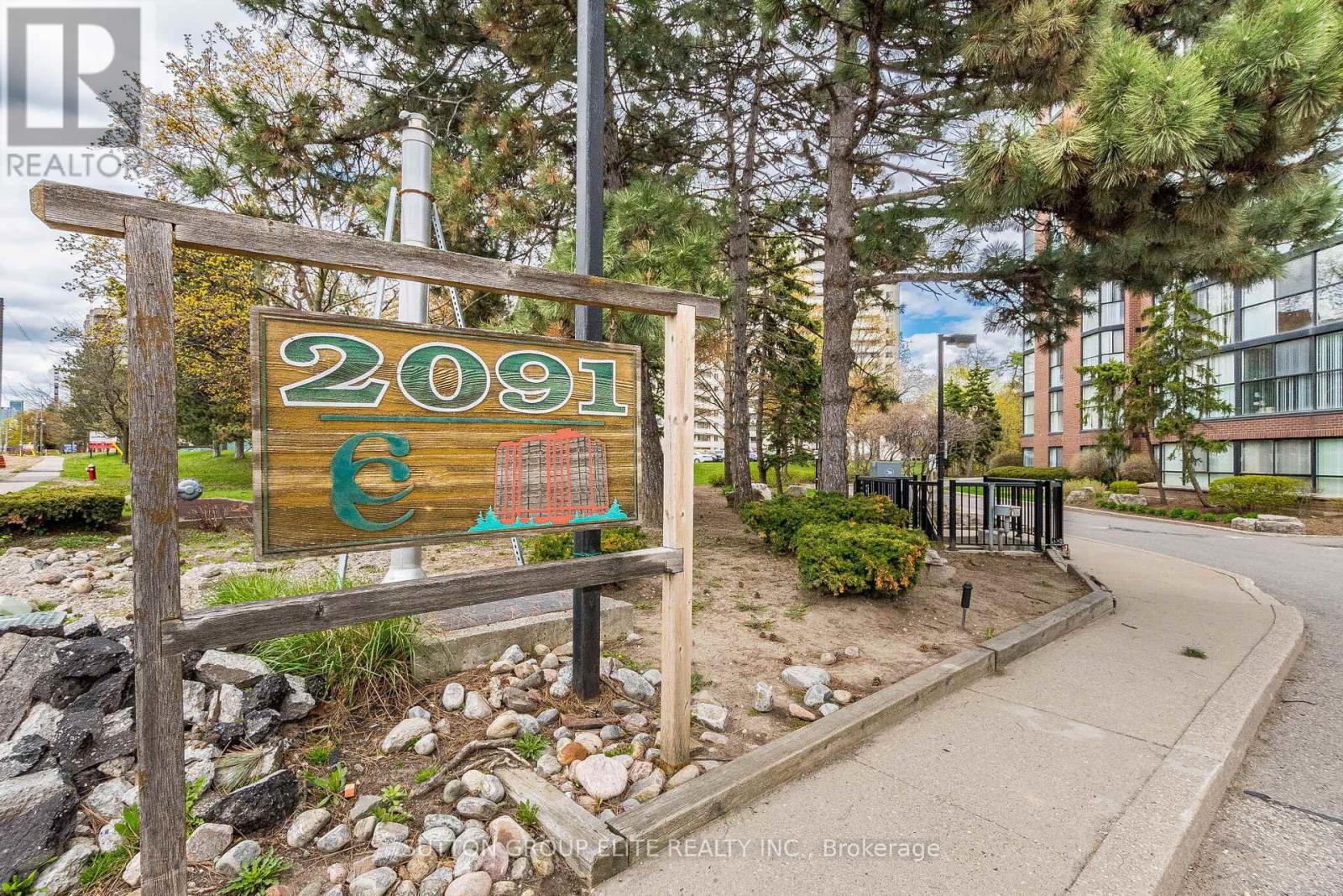 307 - 2091 Hurontario Street, Mississauga (Cooksville), Ontario  L5A 4E6 - Photo 2 - W13416358