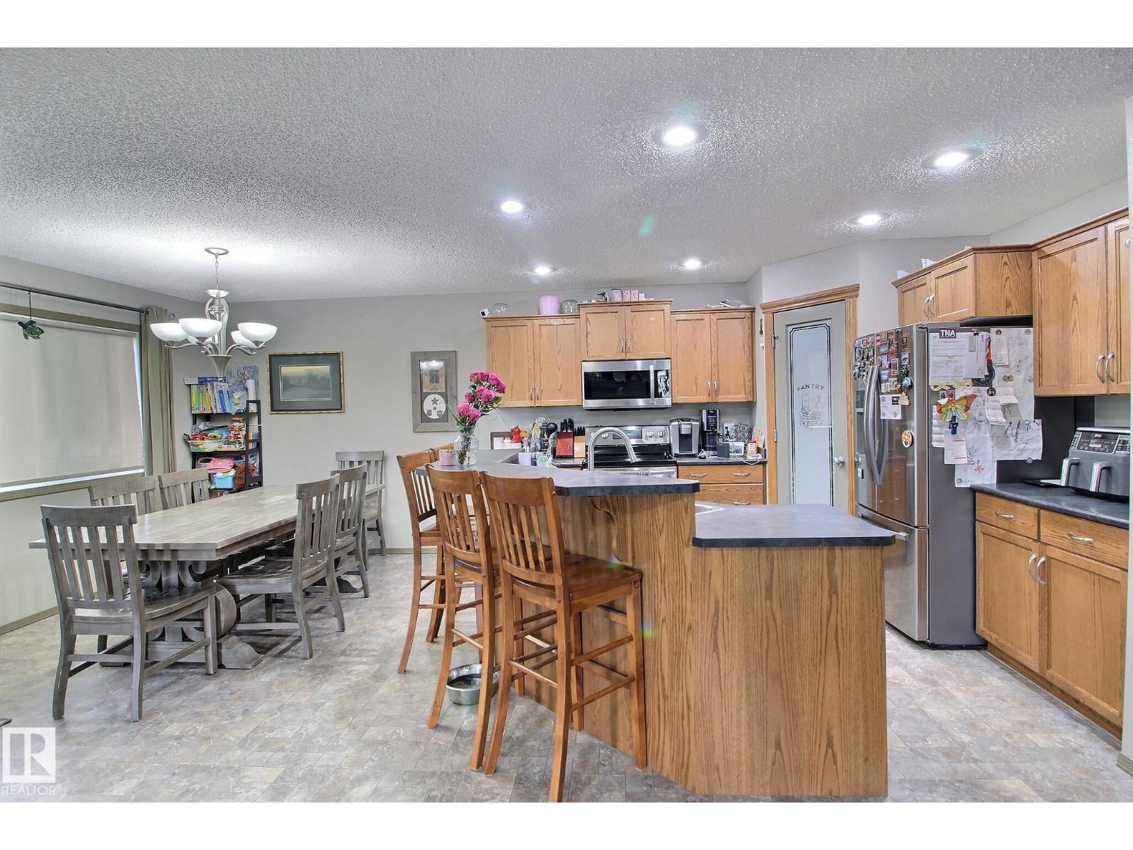 19 Huxley Cv, Spruce Grove, Alberta  T7X 4S5 - Photo 6 - E4490023