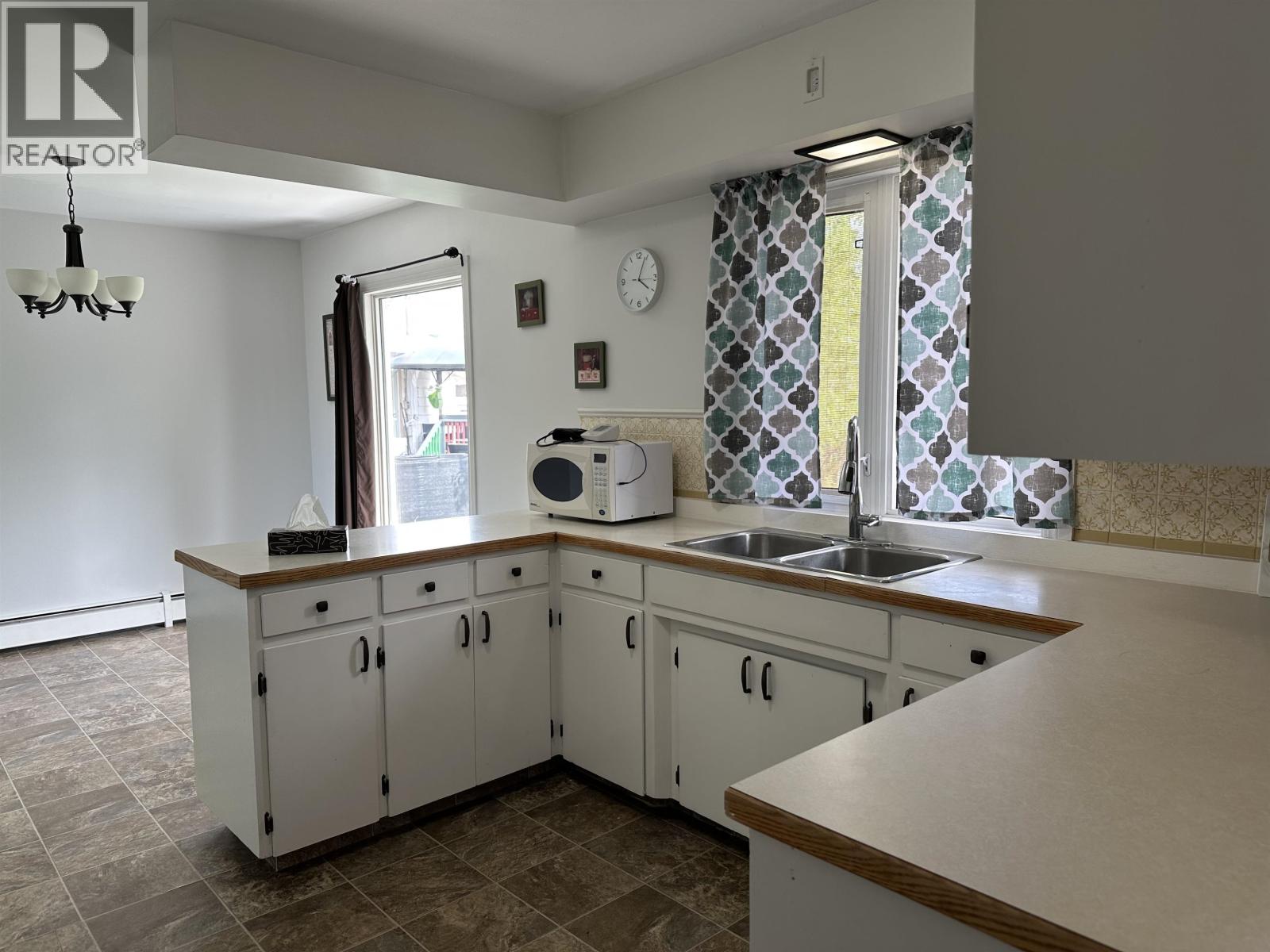 9607 108 Avenue, Fort St. John, British Columbia  V1J 2P9 - Photo 5 - R3133302
