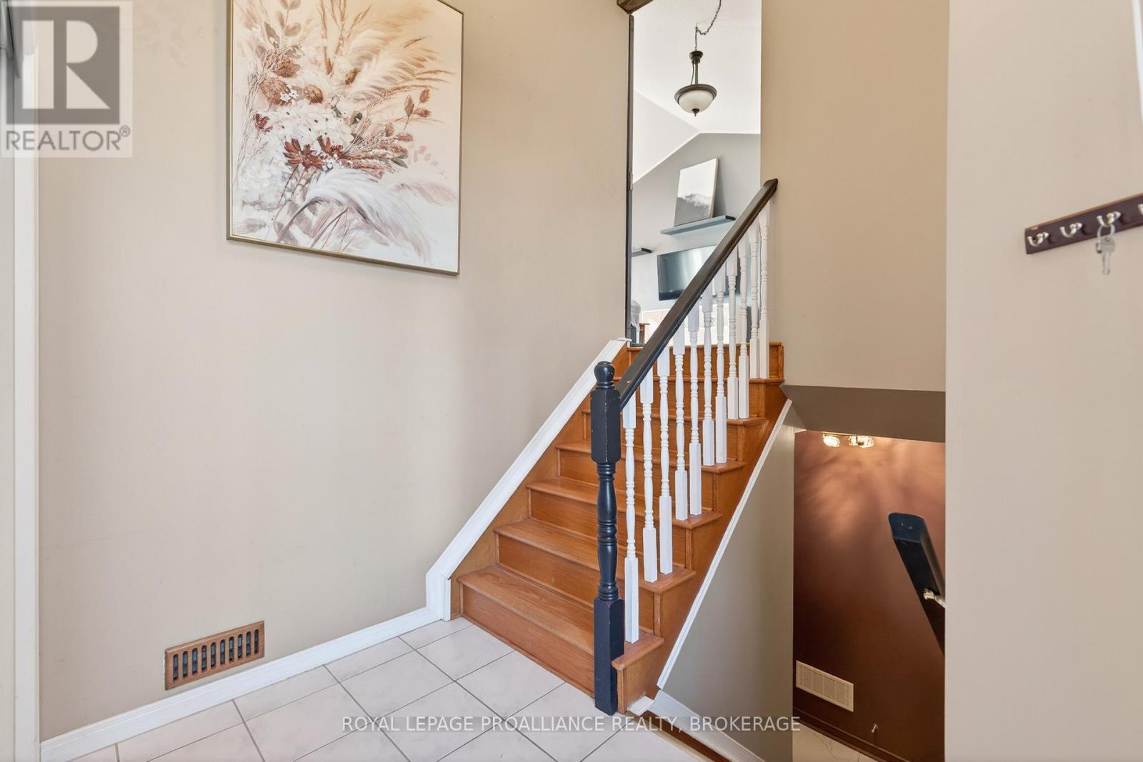 1402 Thornwood Crescent, Kingston, Ontario  K7P 3B6 - Photo 3 - X13416460