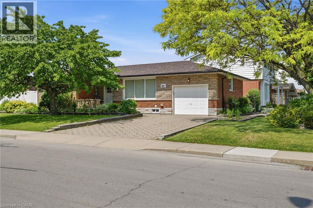 2 DEERBORN Drive, Hamilton, Ontario