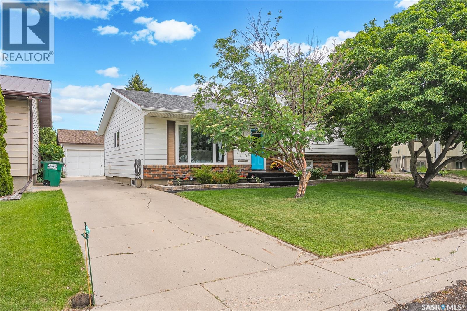 162 Makaroff Road, Saskatoon, Saskatchewan  S7L 6J9 - Photo 1 - SK038676