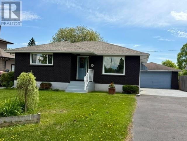 448 Heather Cres, Thunder Bay, Ontario  P7E 5K9 - Photo 2 - TB2601394