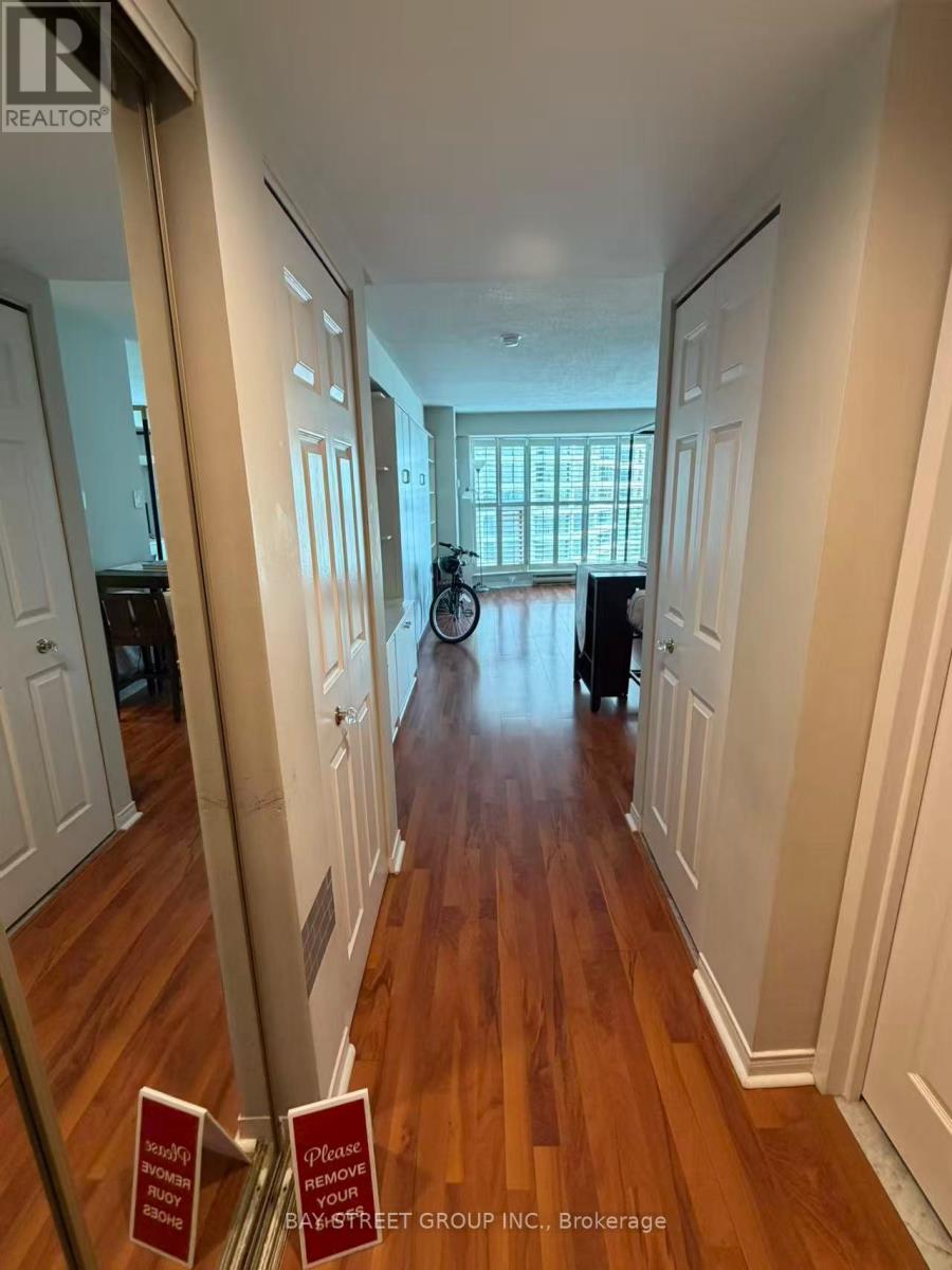 1603 - 77 Harbour Square, Toronto (Waterfront Communities), Ontario  M5J 2S2 - Photo 3 - C13416394