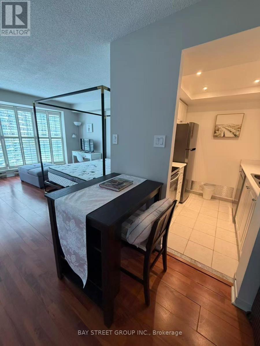 1603 - 77 Harbour Square, Toronto (Waterfront Communities), Ontario  M5J 2S2 - Photo 5 - C13416394