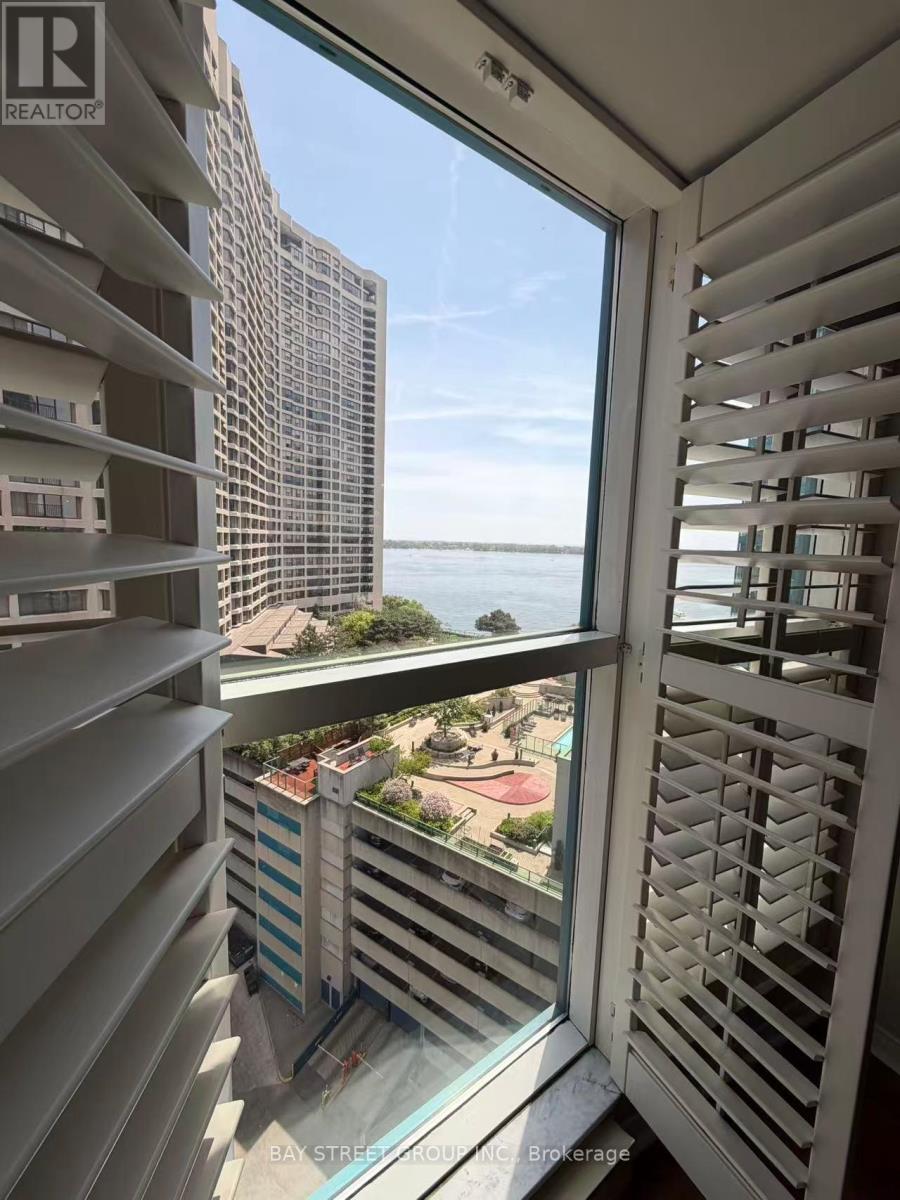 1603 - 77 Harbour Square, Toronto (Waterfront Communities), Ontario  M5J 2S2 - Photo 9 - C13416394