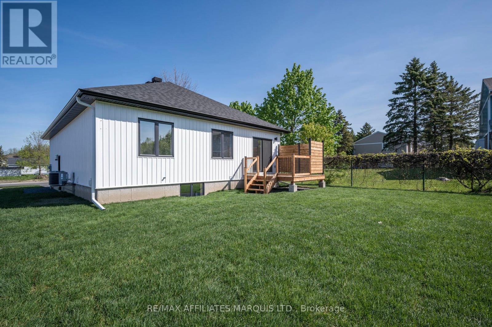 153 Marguerite D'youville Street, Cornwall, Ontario K6H 0J3 - Photo 2 - X13416456