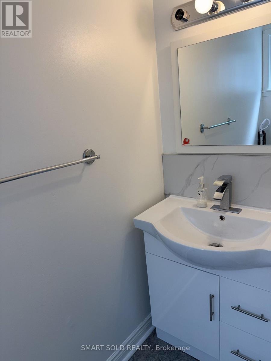 Lower Level - 1 Hammond Drive, Aurora (Aurora Heights), Ontario  L4G 2T8 - Photo 8 - N13416410
