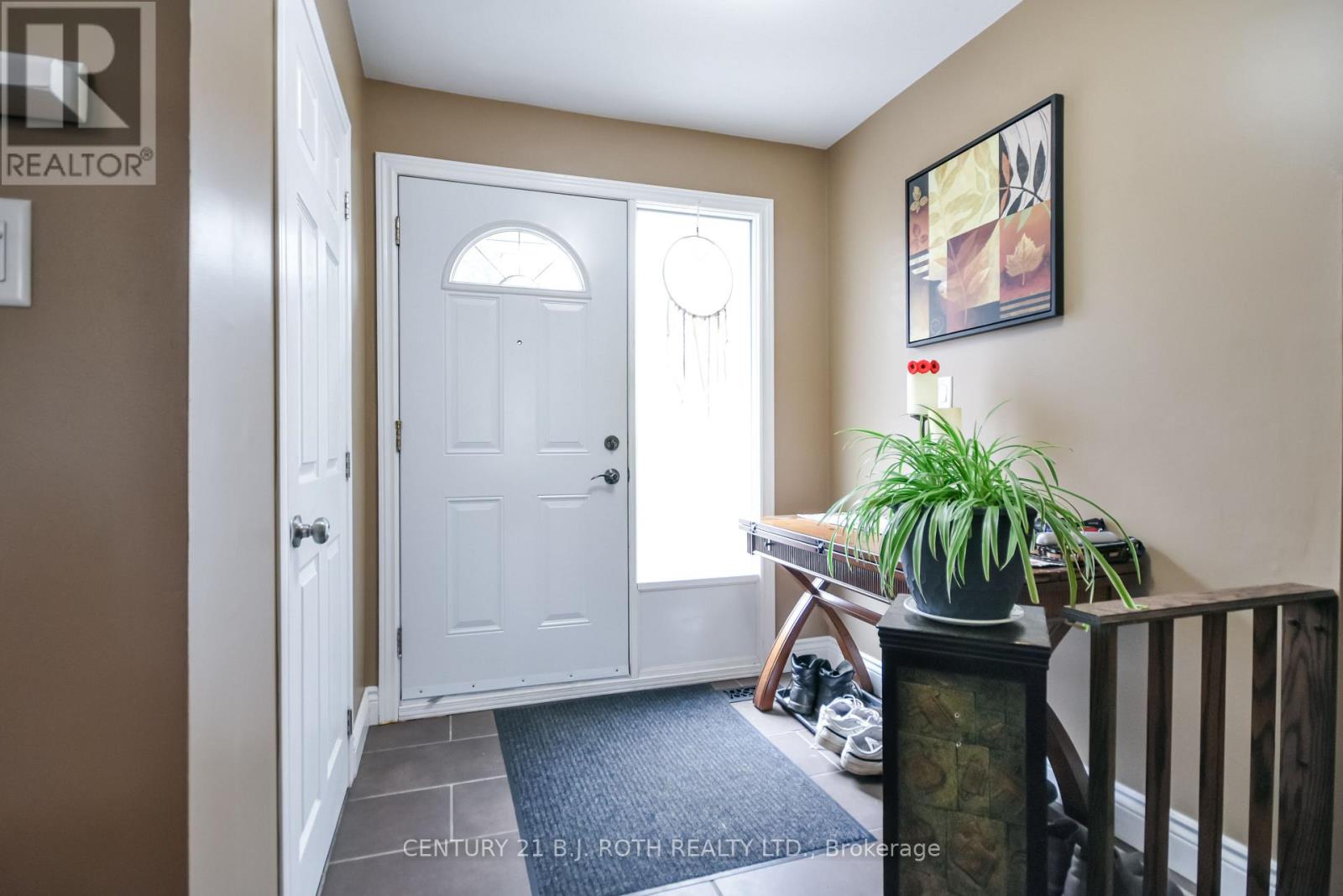 128 Cherrywood Drive, Newmarket (Bristol-London), Ontario  L3Y 2X7 - Photo 2 - N13416474