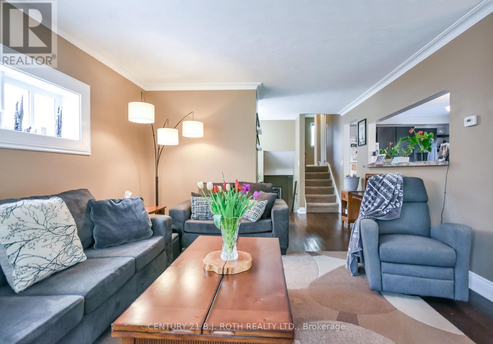 128 Cherrywood Drive, Newmarket (Bristol-London), Ontario  L3Y 2X7 - Photo 5 - N13416474
