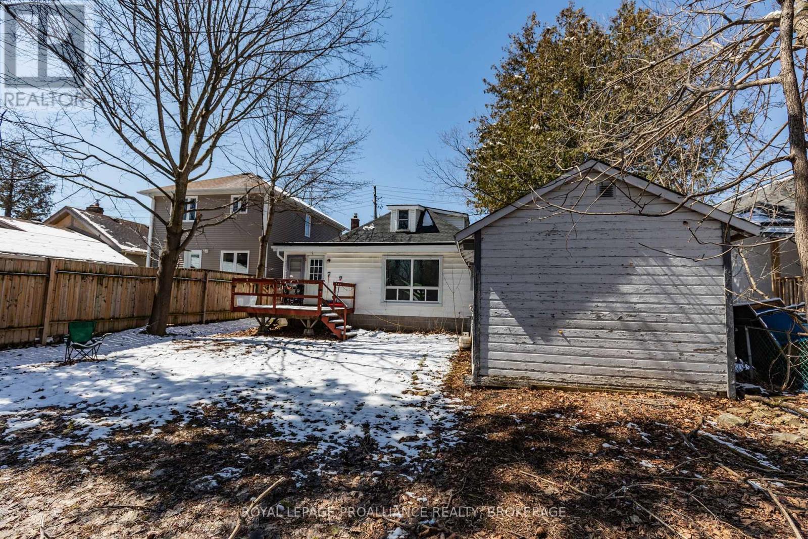 153 Macdonnell Street, Kingston, Ontario  K7L 4B9 - Photo 2 - X12992184
