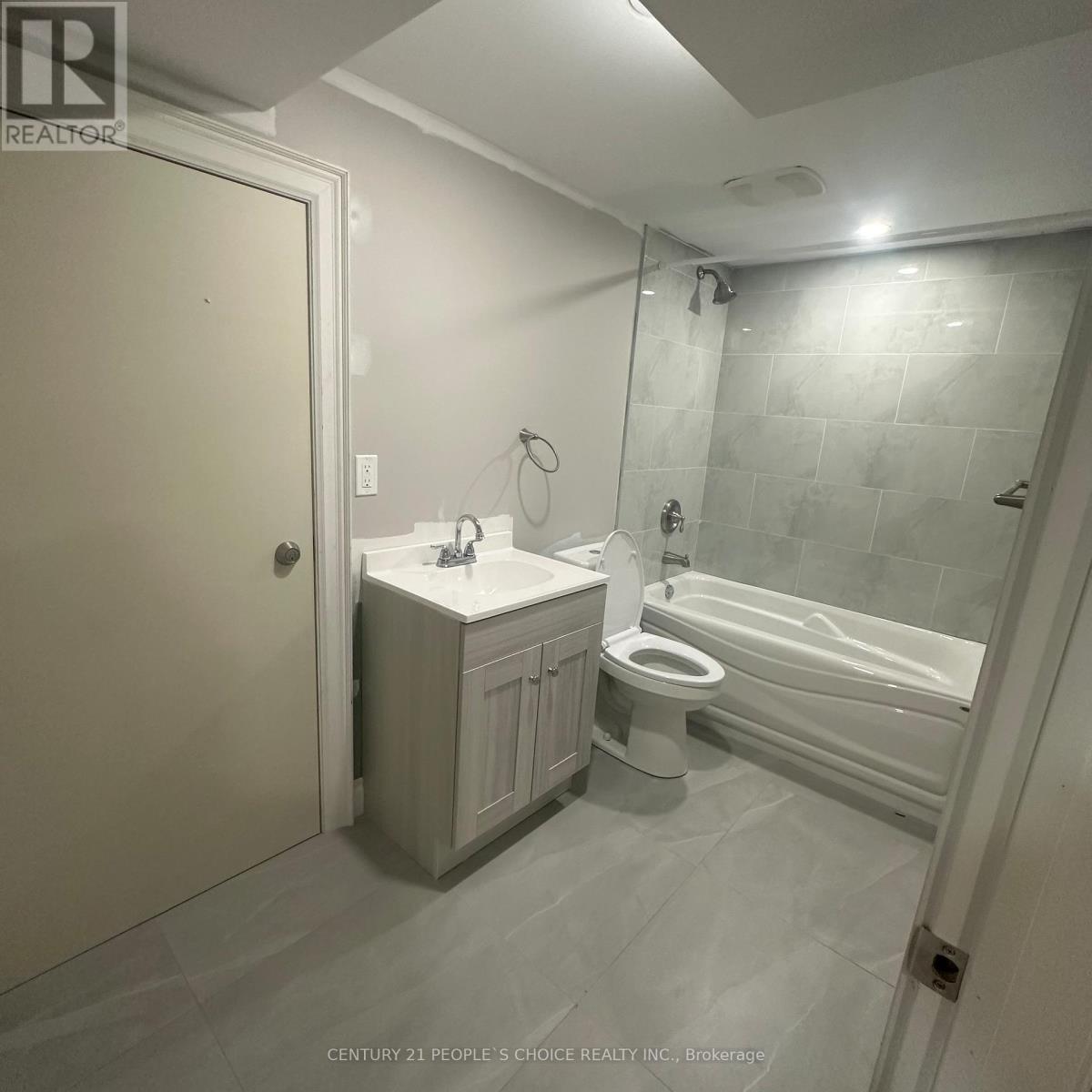 Unit 2 - 199 Avondale Boulevard, Brampton, Ontario L6T 1J1 - Photo 18 - W13416448