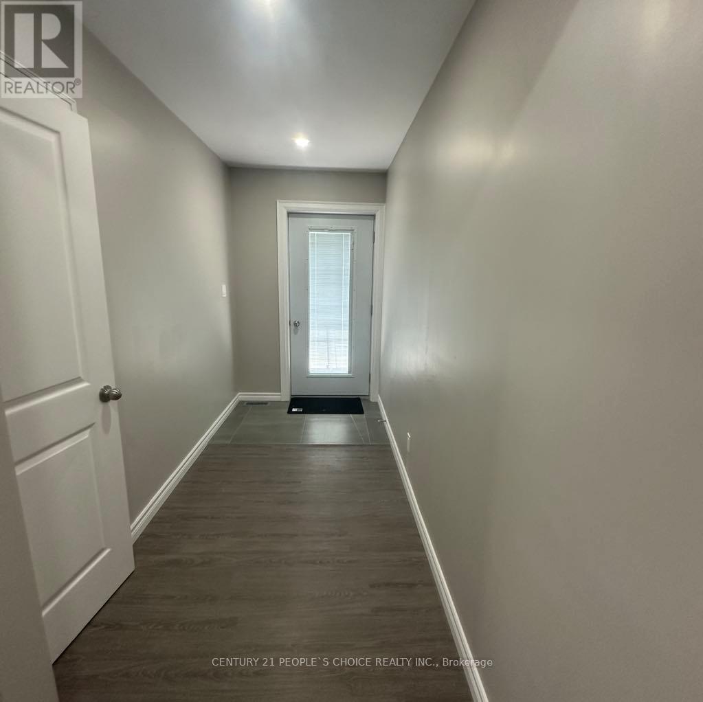 Unit 2 - 199 Avondale Boulevard, Brampton, Ontario L6T 1J1 - Photo 2 - W13416448