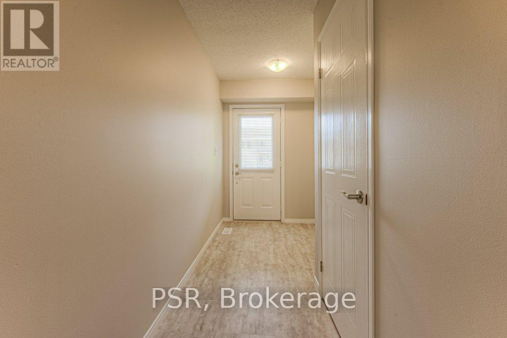 506 Chablis Drive, Waterloo, Ontario  N2T 2X8 - Photo 3 - X13416402