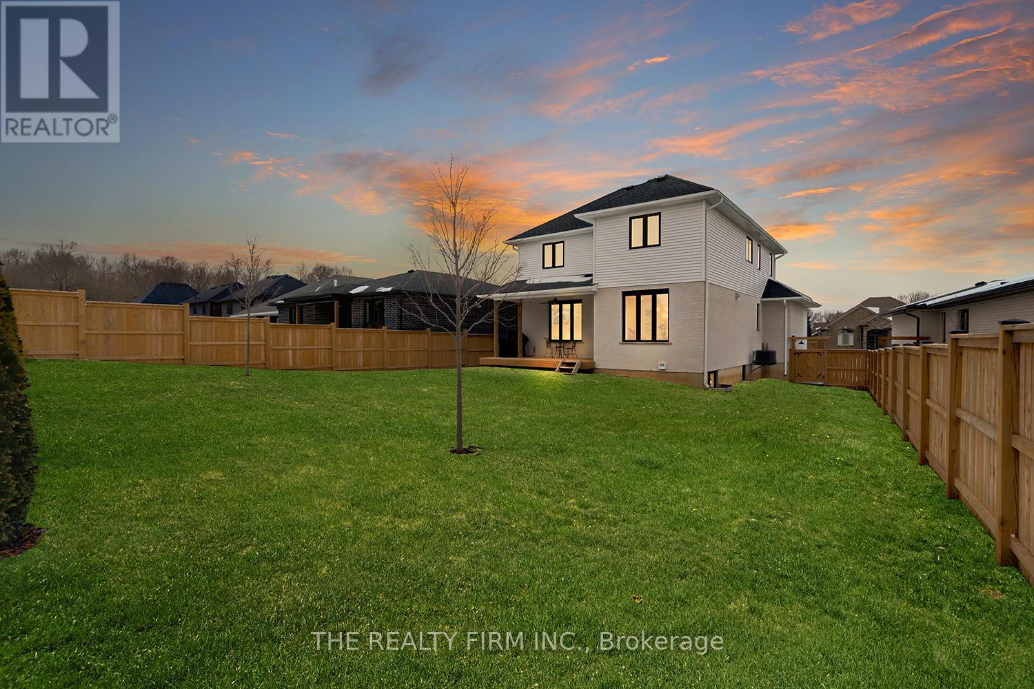 291 King Street, Southwest Middlesex, Ontario  N0L 1M0 - Photo 2 - X13416542
