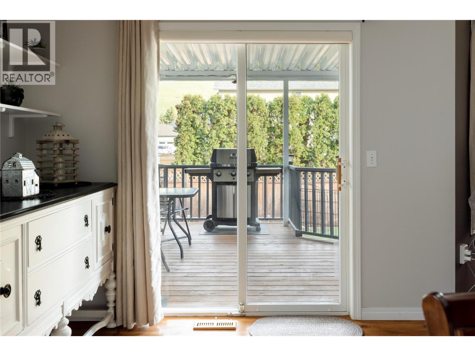 5780 Tern Place, Vernon, British Columbia  V1H 1R2 - Photo 12 - 10375076