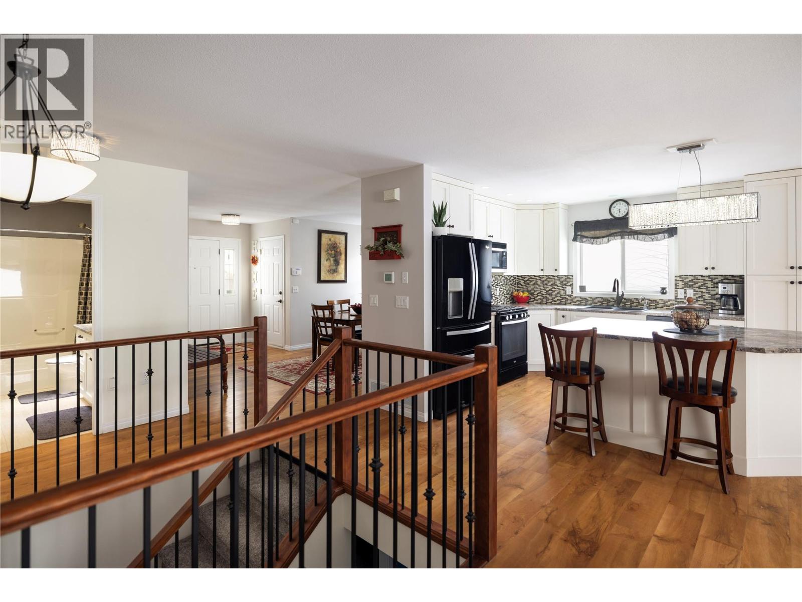 5780 Tern Place, Vernon, British Columbia  V1H 1R2 - Photo 6 - 10375076