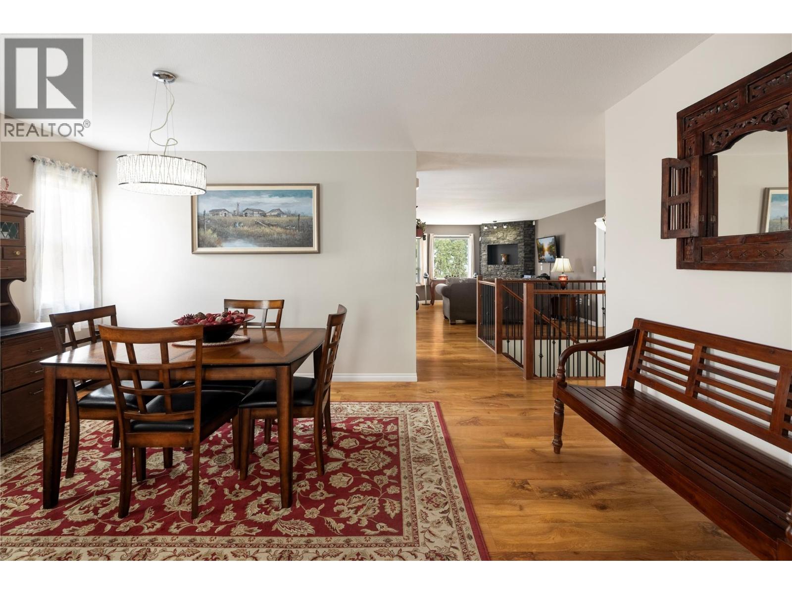 5780 Tern Place, Vernon, British Columbia  V1H 1R2 - Photo 4 - 10375076