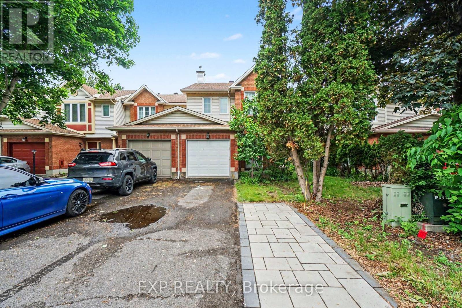 11 LONGSHIRE CIRCLE, Ottawa, Ontario
