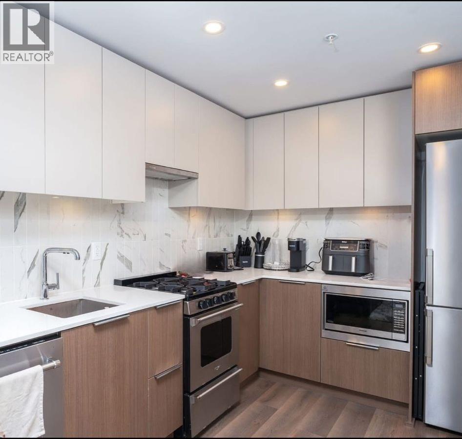217 645 Como Lake Avenue, Coquitlam, British Columbia  V3J 0N9 - Photo 5 - R3133228