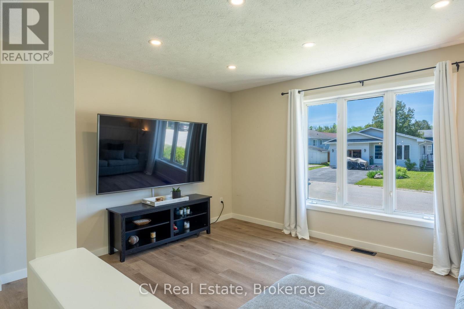 1 Birchwood Court, Meaford, Ontario  N4L 1T9 - Photo 9 - X13416596