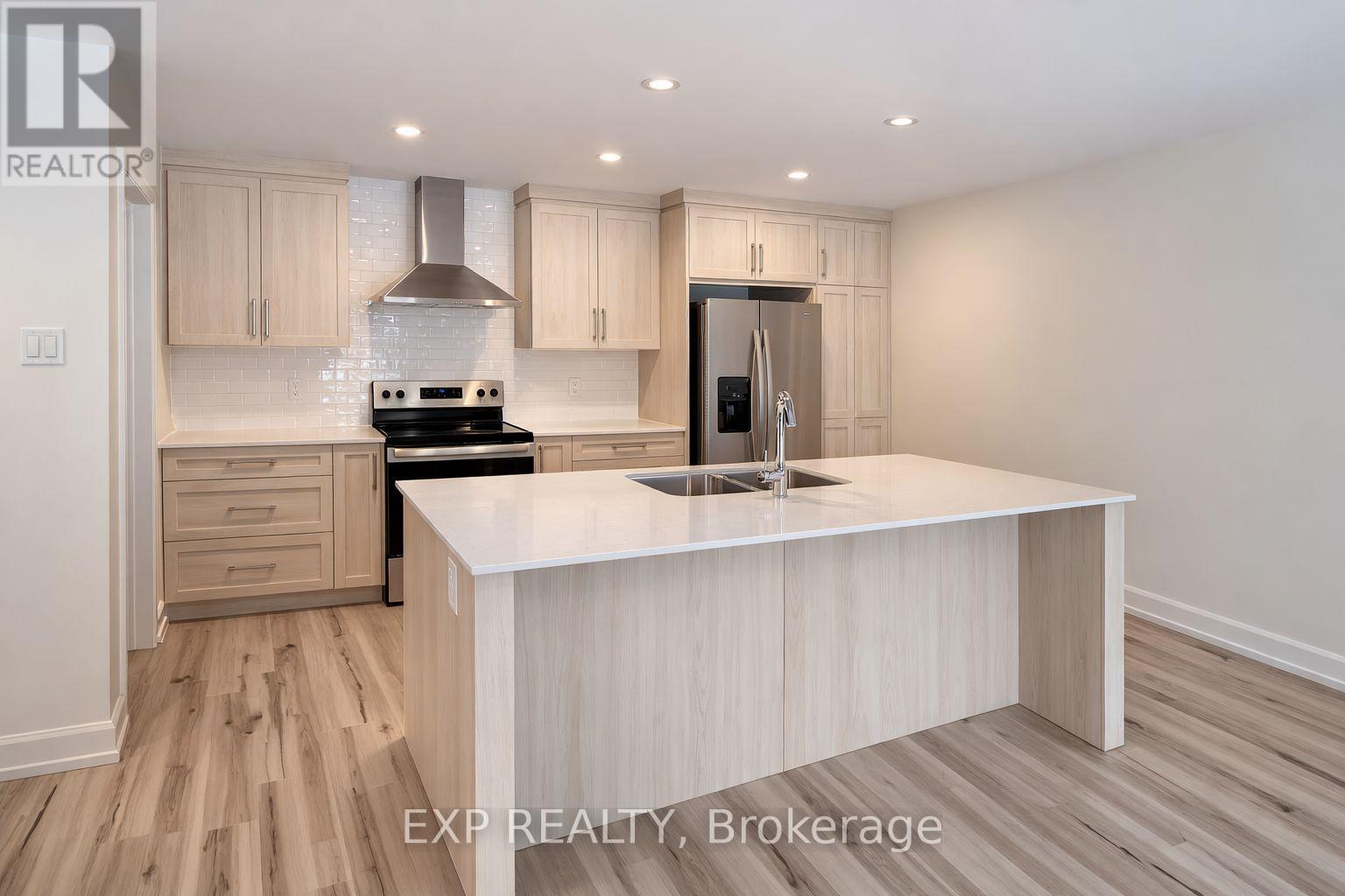 327 Voyageur Place, Russell, Ontario  K0A 1W1 - Photo 3 - X12968316