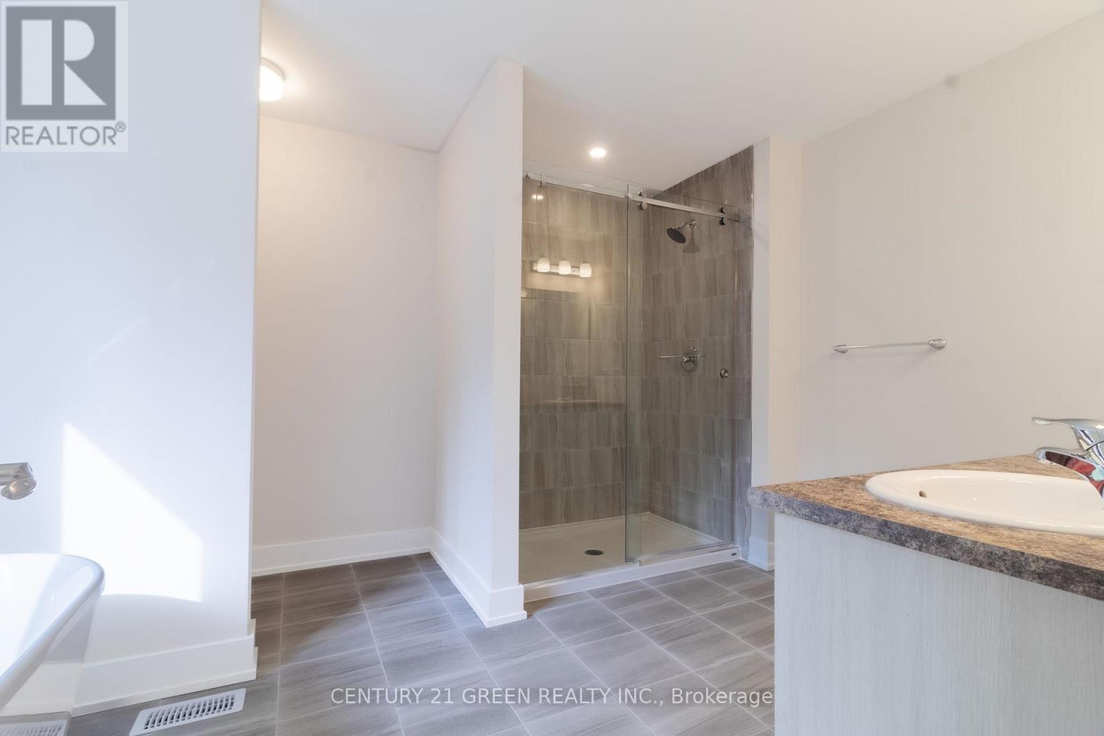 123 Tonic Crescent, Ottawa, Ontario  K2K 1X7 - Photo 27 - X12934310