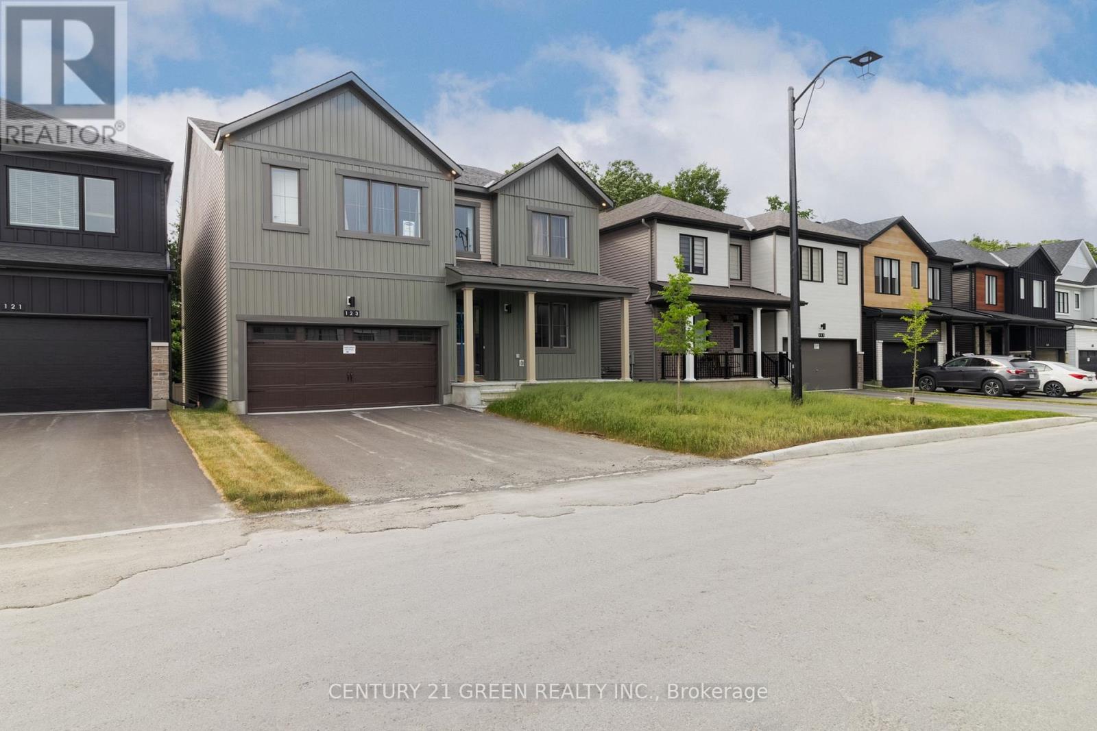123 Tonic Crescent, Ottawa, Ontario  K2K 1X7 - Photo 3 - X12934310