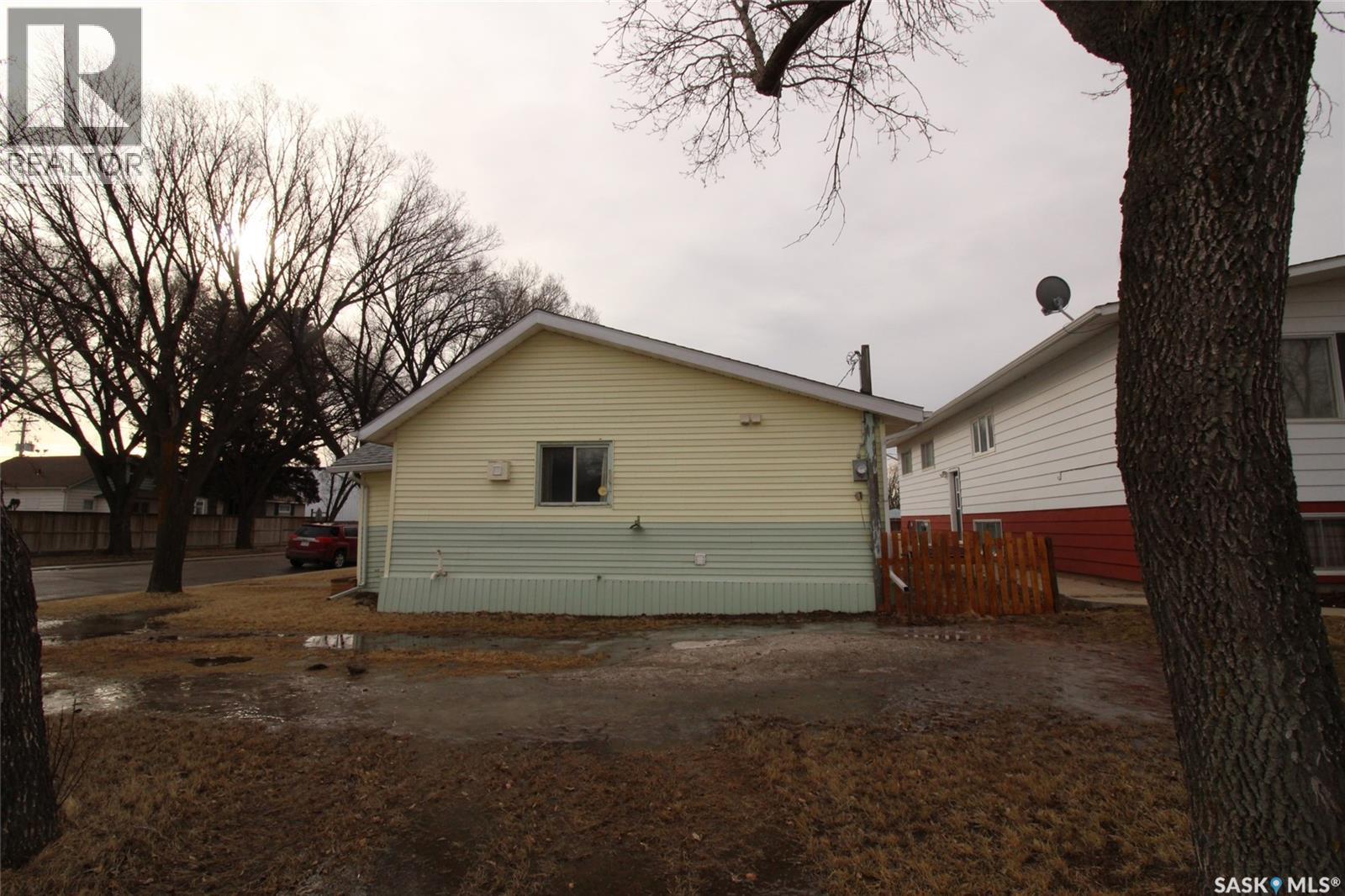 491 1st Street W, Shaunavon, Saskatchewan S0N 2M0 - Photo 31 - SK030976