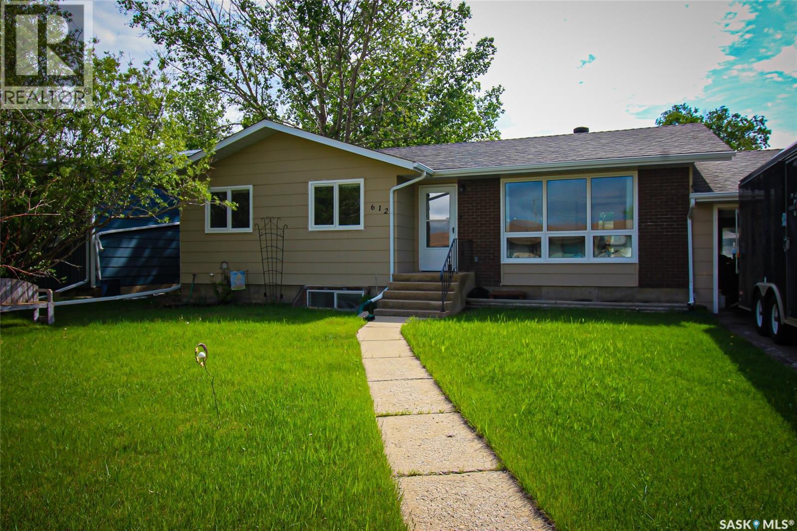 612 9th Street W, Shaunavon, Saskatchewan  S0N 2M0 - Photo 1 - SK033445