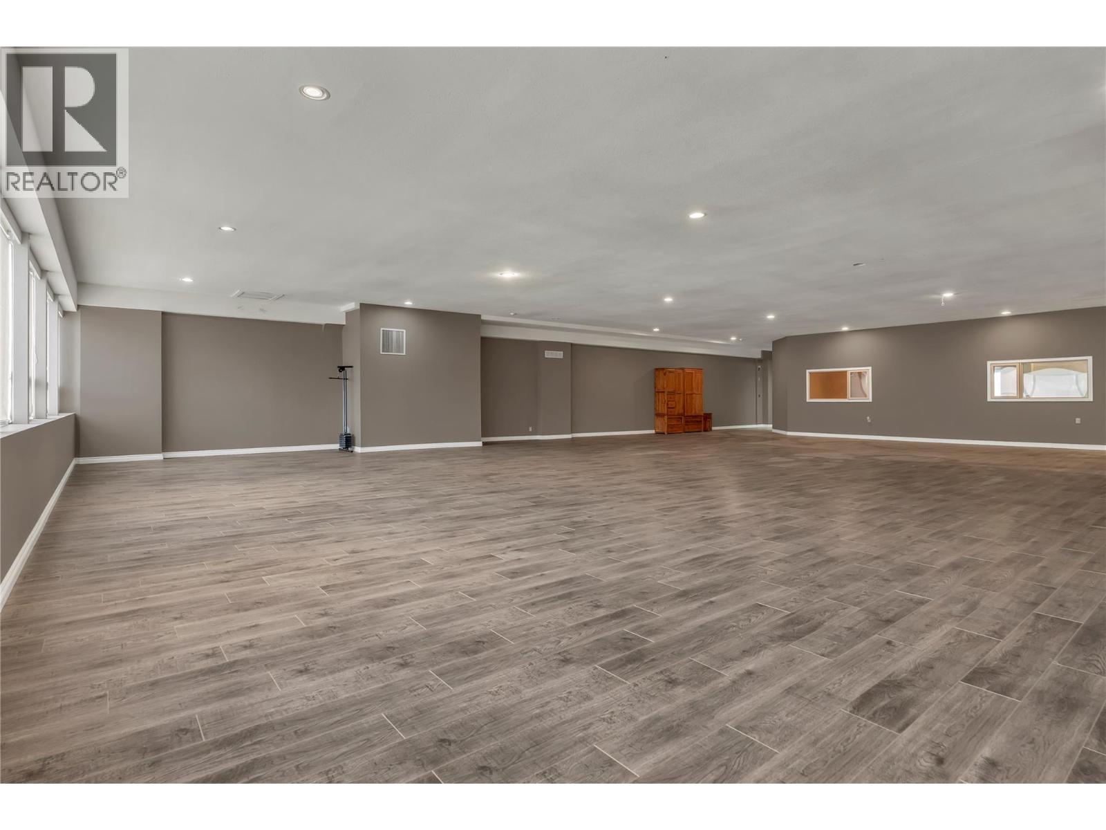 Listing image 73
