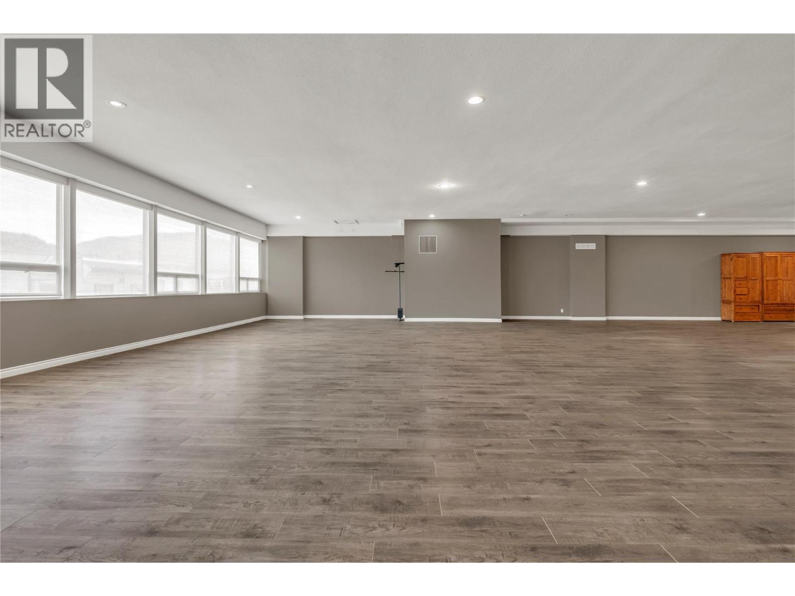 Listing image 72