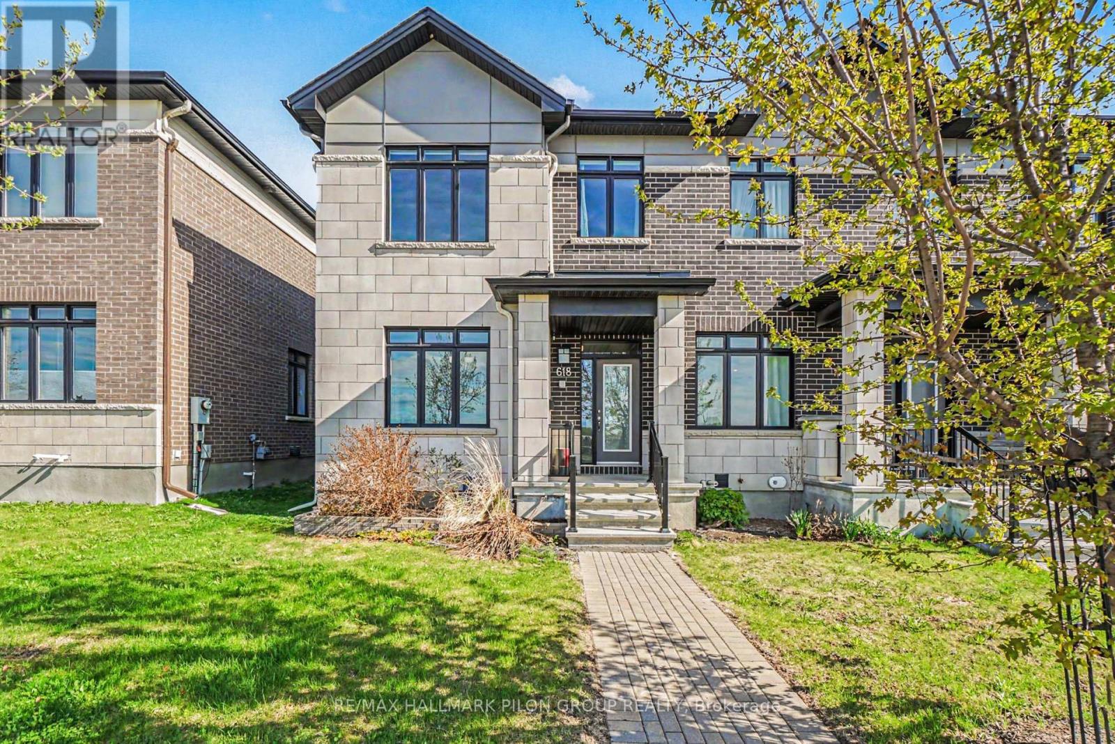 618 MIKINAK ROAD, Ottawa, Ontario