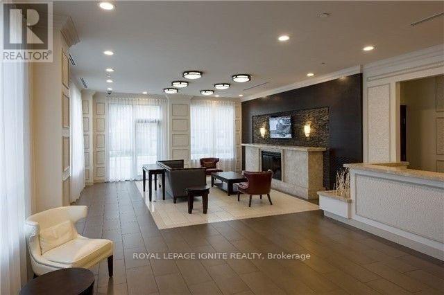 407 - 35 SARANAC BOULEVARD, Toronto, Ontario