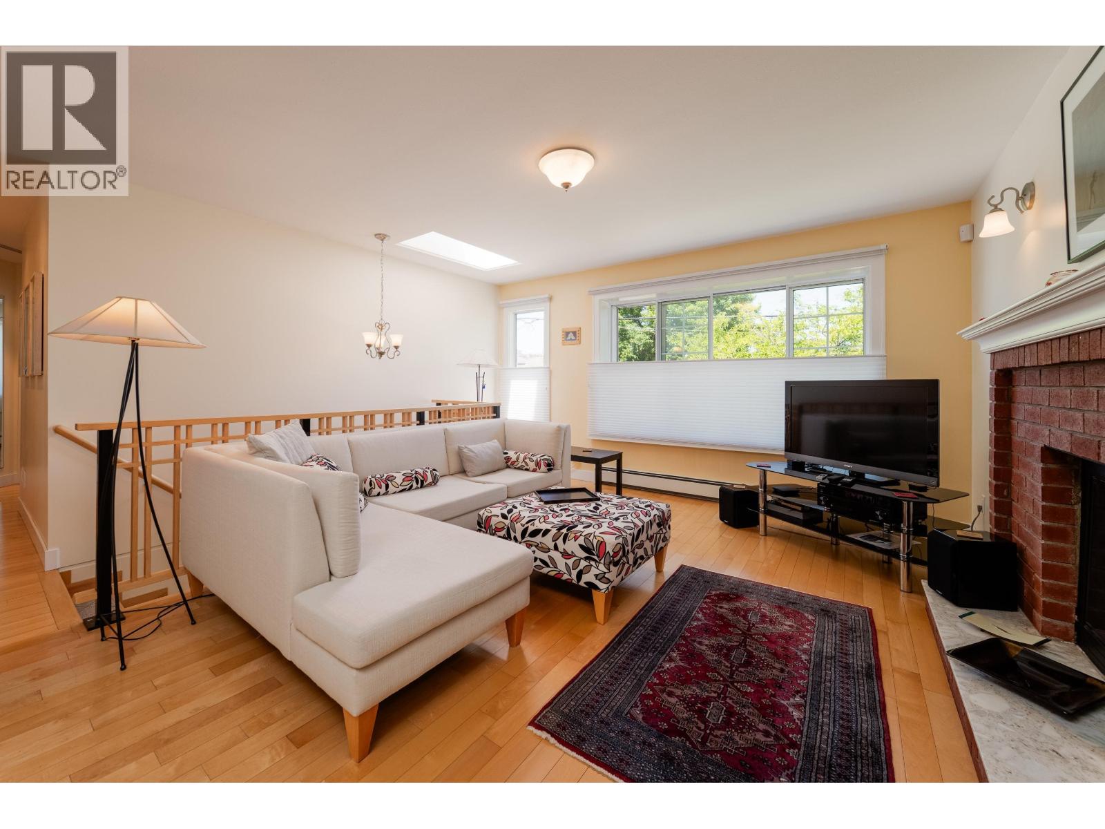 4432 Graveley Street, Burnaby, British Columbia  V5C 3T8 - Photo 2 - R3133473