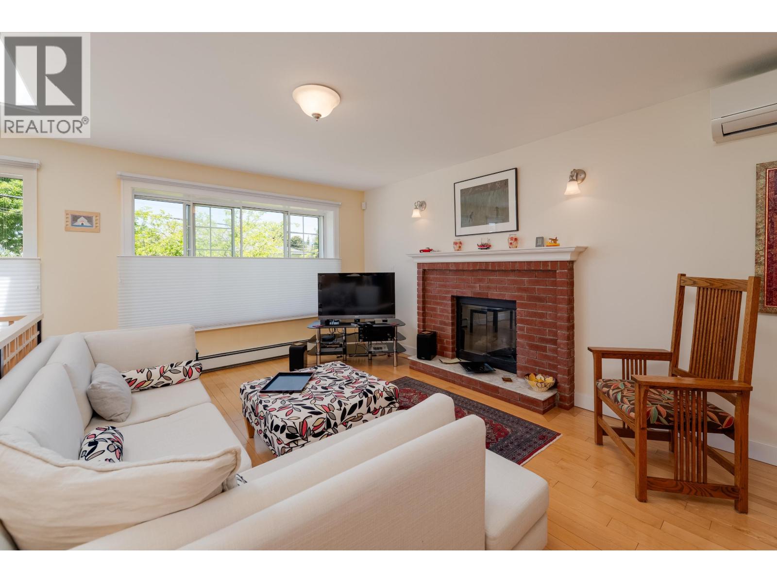 4432 Graveley Street, Burnaby, British Columbia  V5C 3T8 - Photo 3 - R3133473