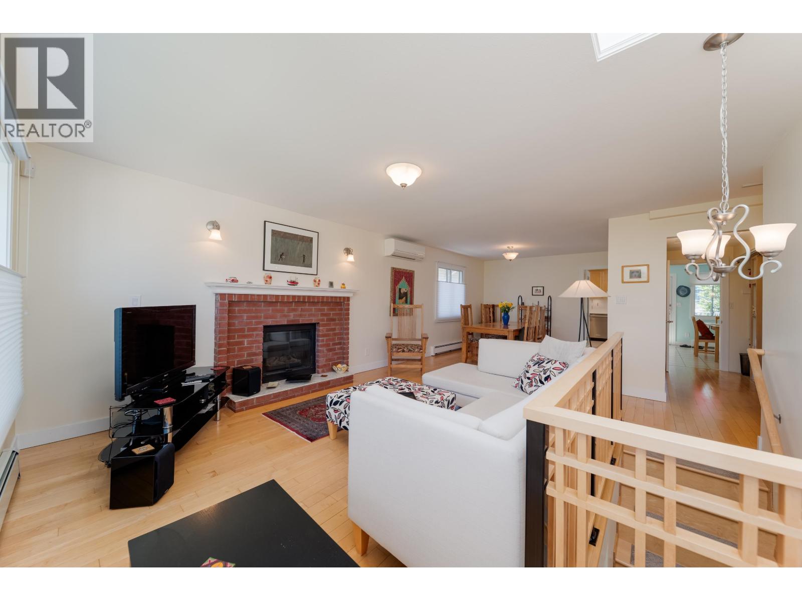 4432 Graveley Street, Burnaby, British Columbia  V5C 3T8 - Photo 4 - R3133473