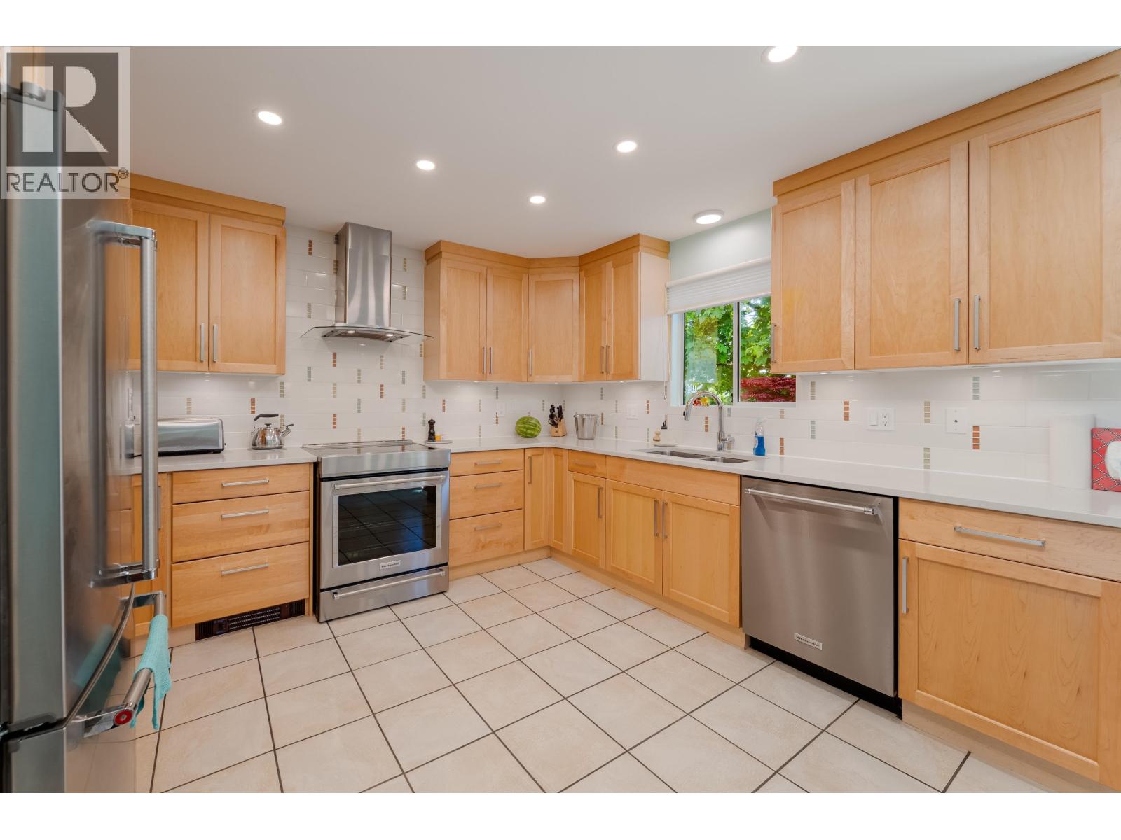 4432 Graveley Street, Burnaby, British Columbia  V5C 3T8 - Photo 9 - R3133473