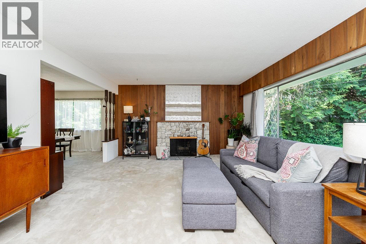 1453 Coleman Street, North Vancouver, British Columbia  V7K 1W4 - Photo 2 - R3133481