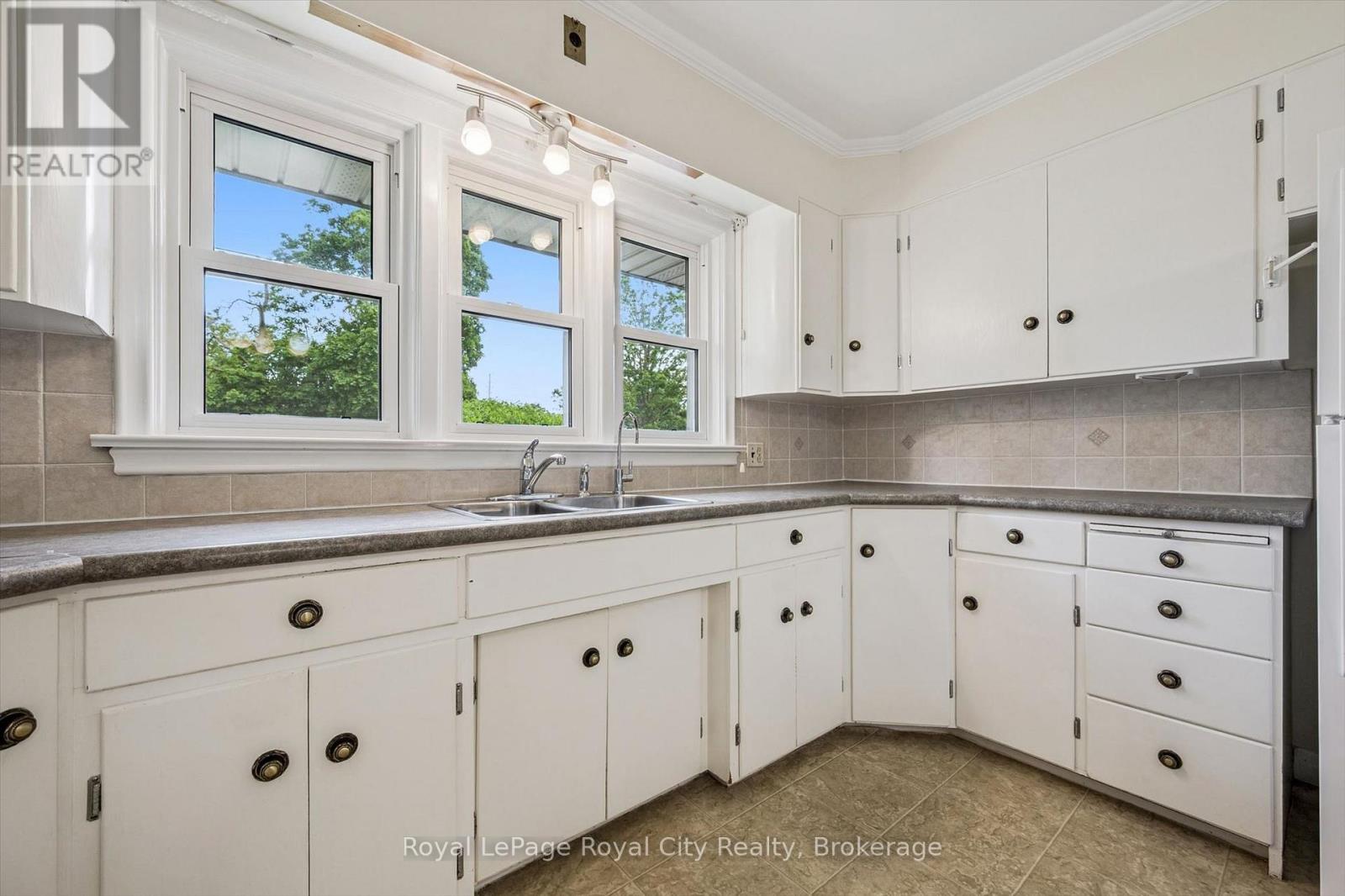4 Campion Avenue, Guelph, Ontario  N1H 5L3 - Photo 12 - X13416886
