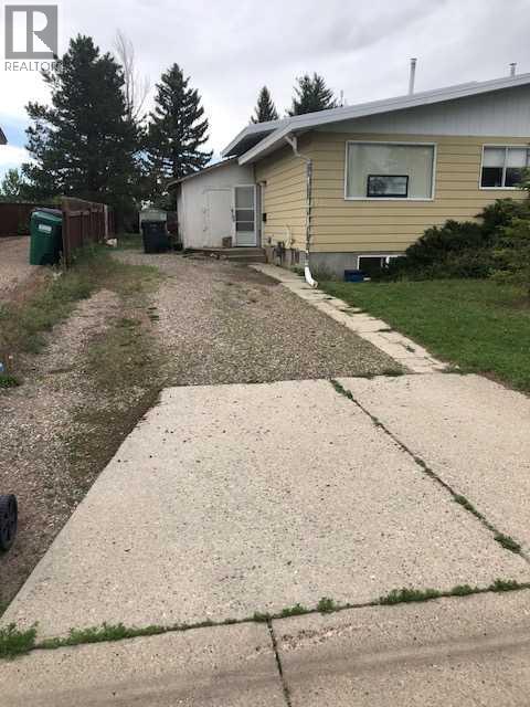 2, 62 Carleton Road W, Lethbridge, Alberta