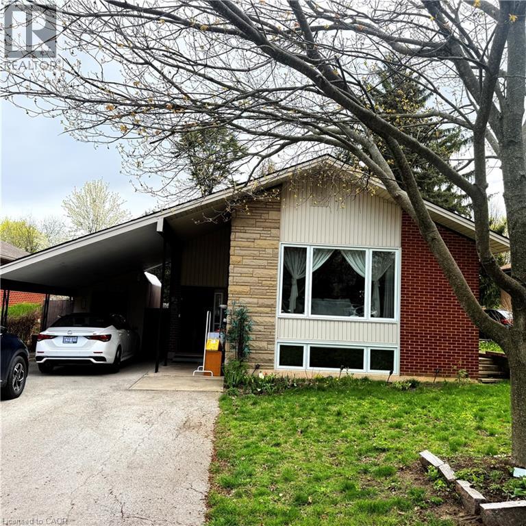 82 BLACKWOOD Crescent, Hamilton, Ontario