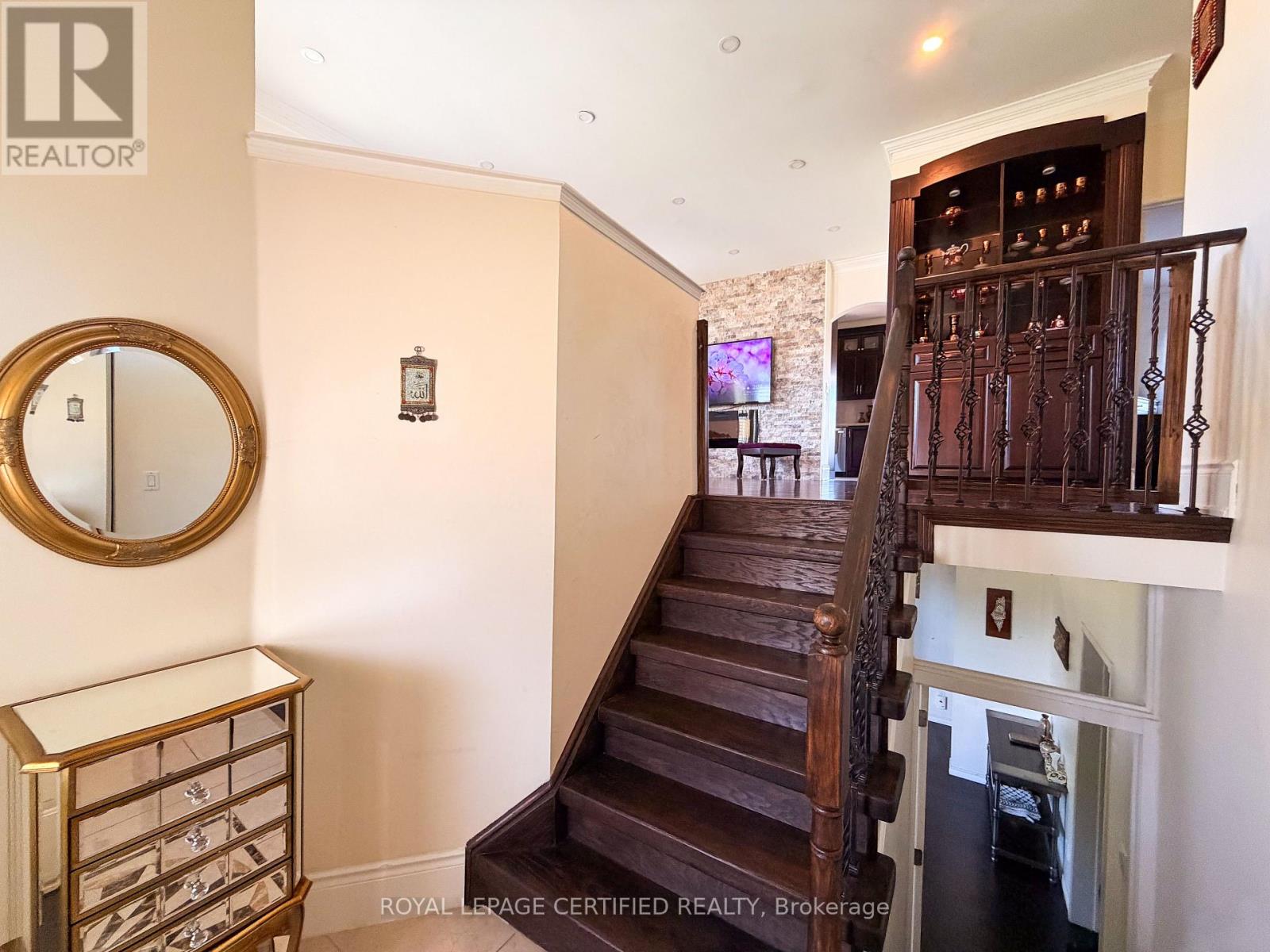 7349 Zinnia Place, Mississauga, Ontario  L5W 1K6 - Photo 3 - W13416110
