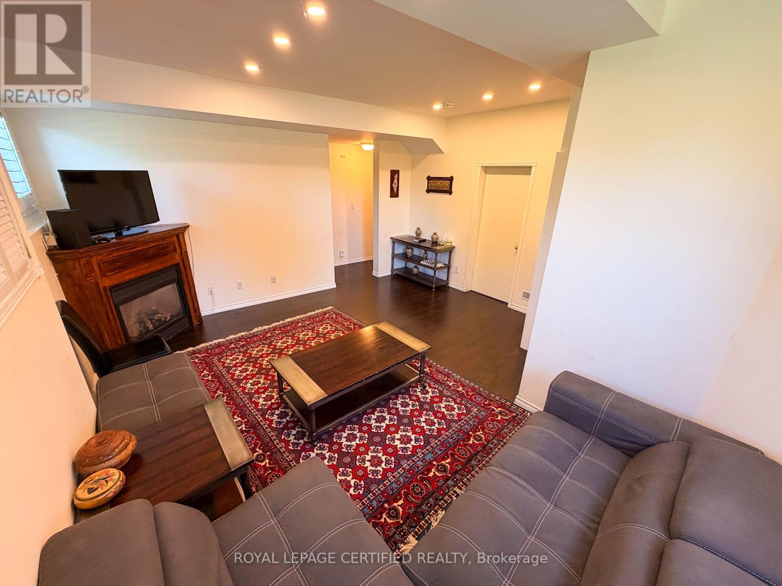 7349 Zinnia Place, Mississauga, Ontario  L5W 1K6 - Photo 2 - W13416110