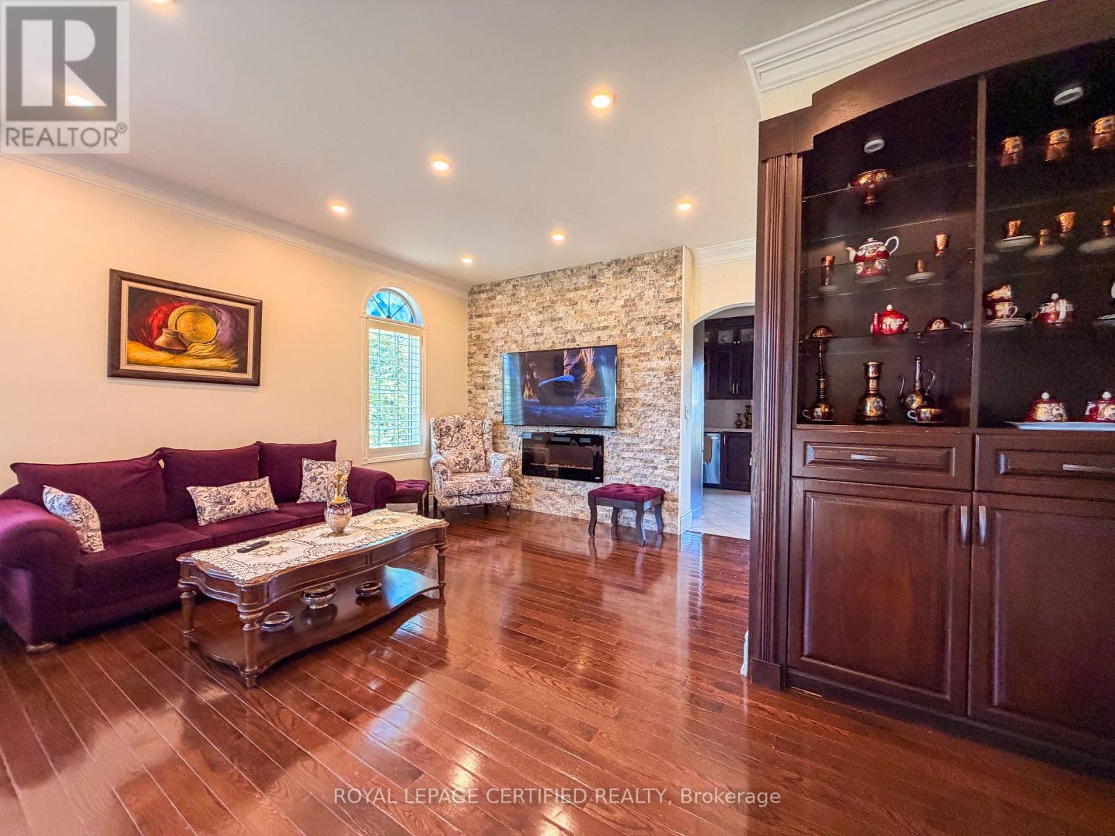 7349 Zinnia Place, Mississauga, Ontario  L5W 1K6 - Photo 6 - W13416110